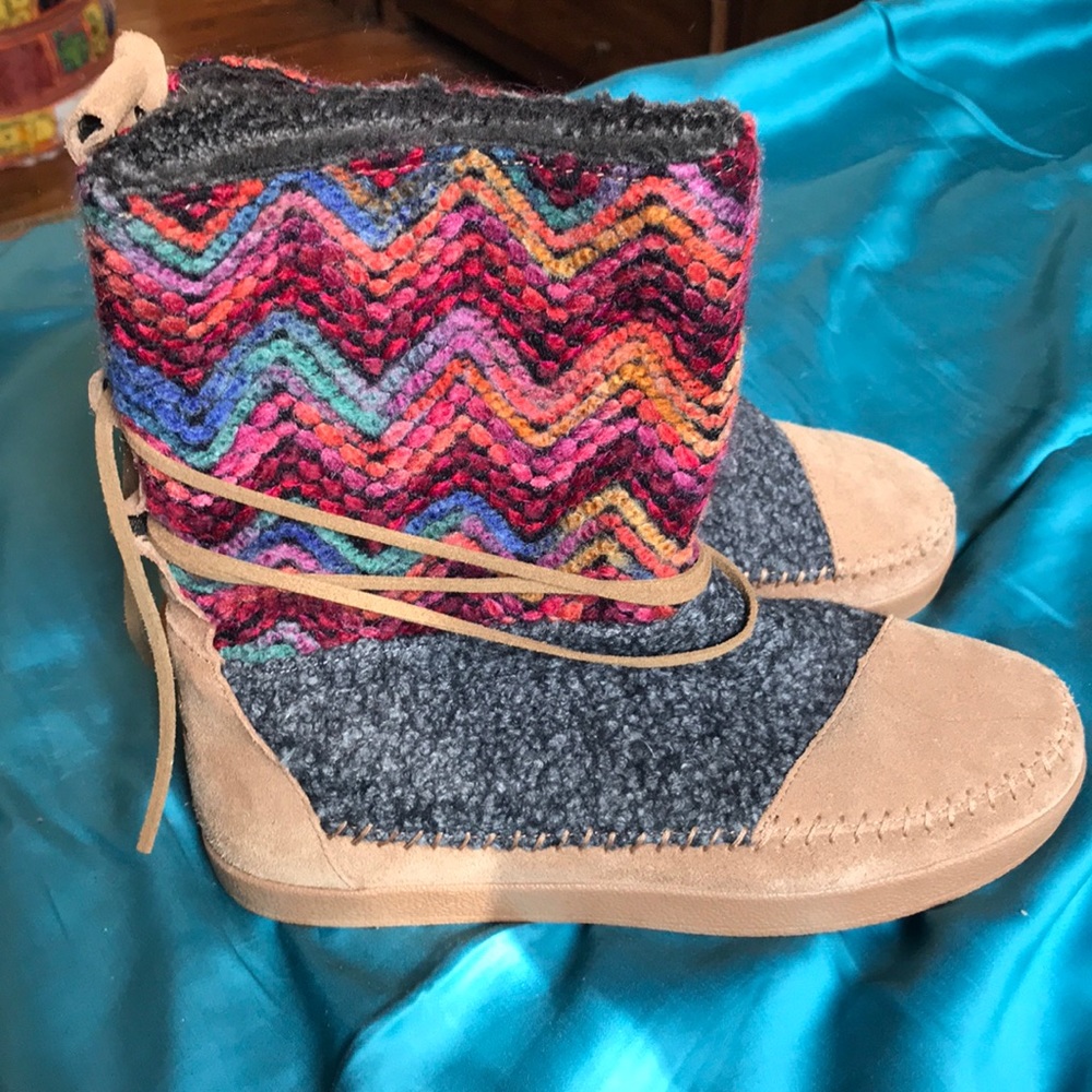 Tom’s Nepal Suede boots